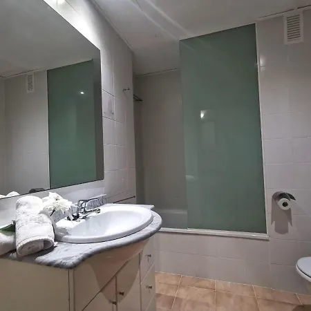 Apartman En El Centro De Con Piscina, Terraza Y Cerca De La Playa - Es-209-45